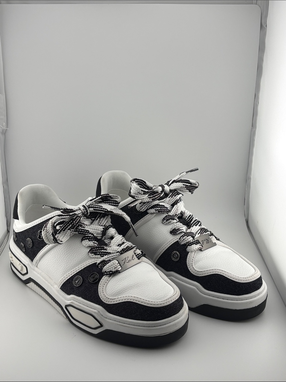 Karl Lagerfeld Women’s Sneakers Logo Black White Emblems Low-Top Size 9.5 Box